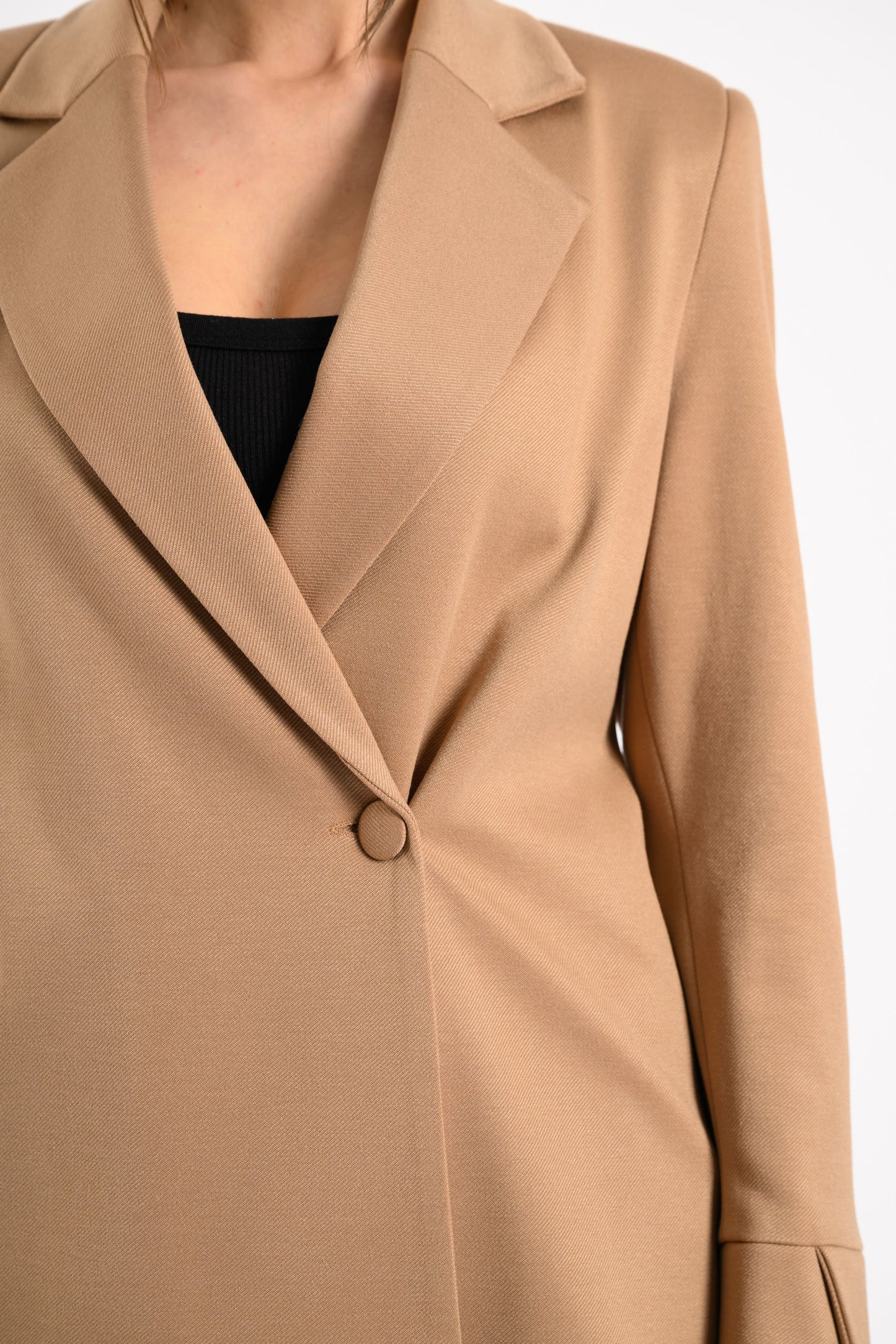 BLAZER WITH ELEGANTLY TAILORED SLIT CUFFS