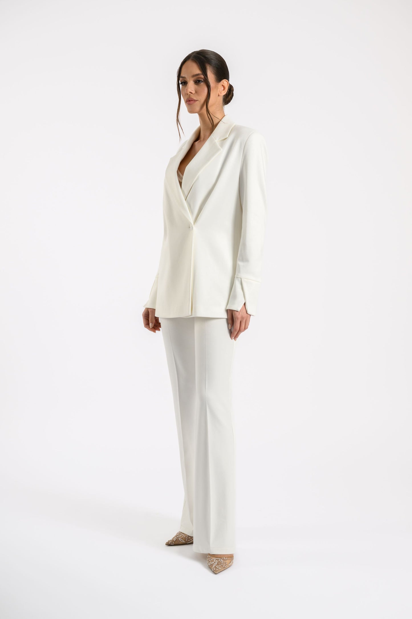 BLAZER WITH ELEGANTLY TAILORED SLIT CUFFS
