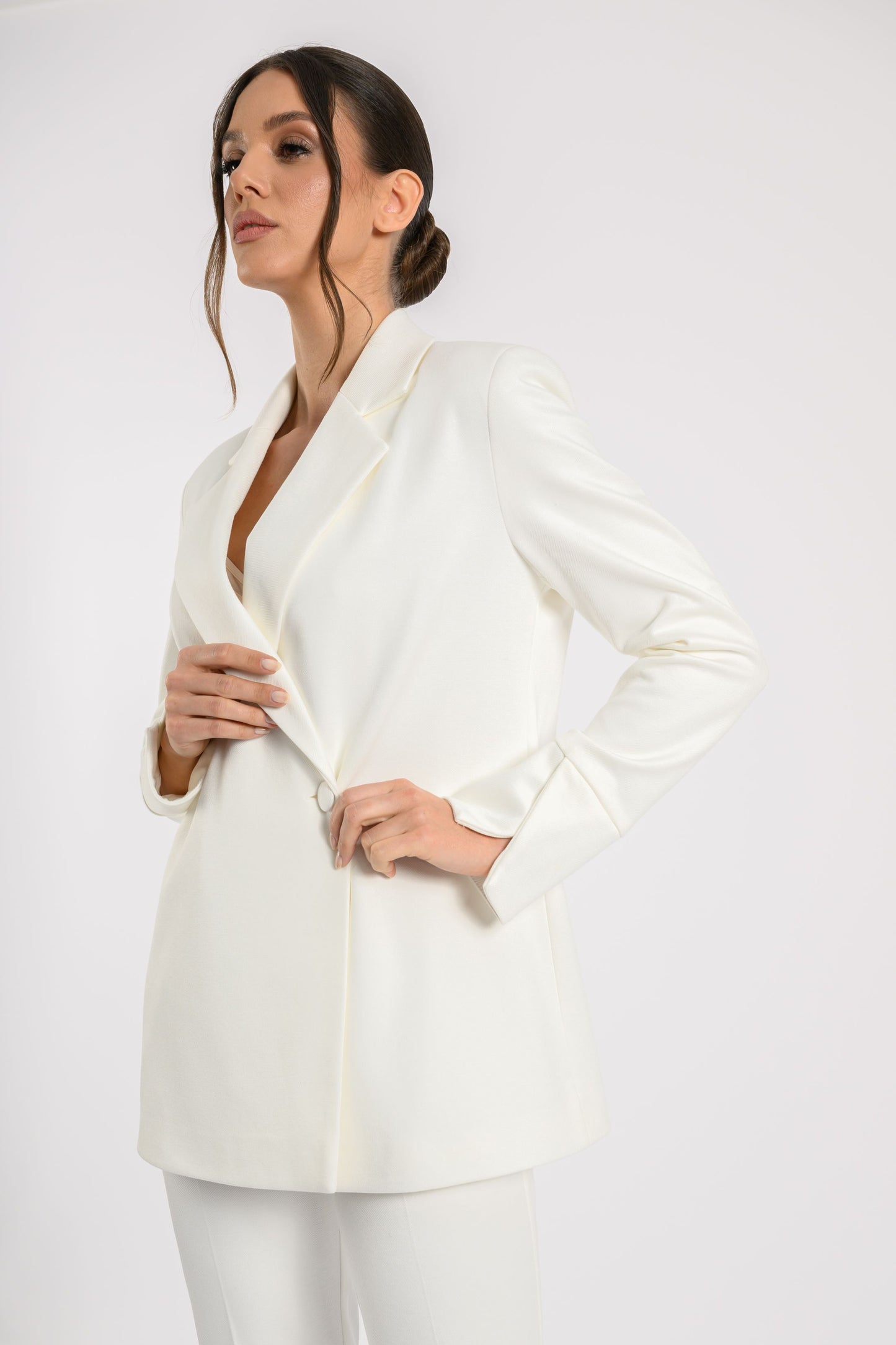 BLAZER WITH ELEGANTLY TAILORED SLIT CUFFS