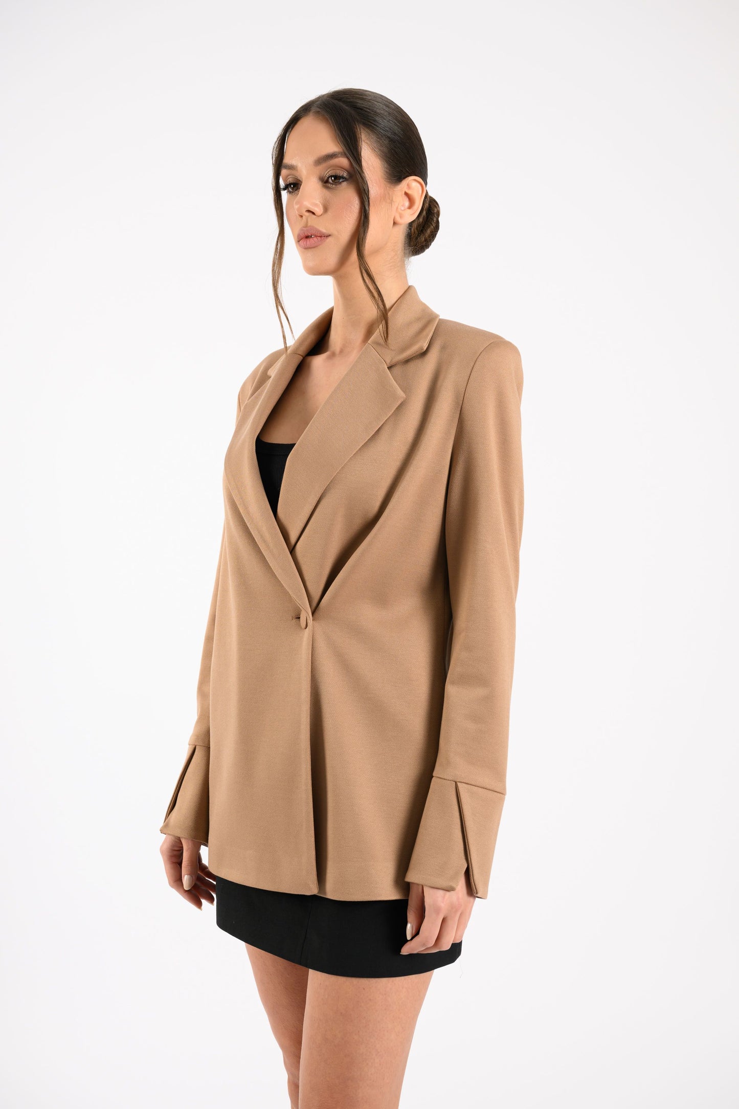 BLAZER WITH ELEGANTLY TAILORED SLIT CUFFS